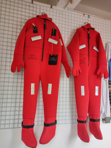 Marine Insulated Immersion Suits Survival Suit Diving Thermal Isolation Suit with Good Quality and Price